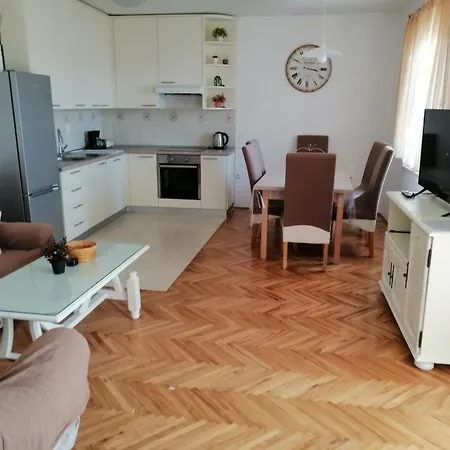 Njaco Apartman Ražanac